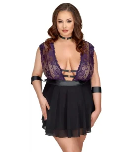 Modelo a vestir o babydoll Cottelli Tigresa XL-4XL vista de frente com gargantilha e braçadeiras