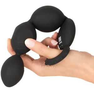 Corrente Anal Flexível XL da ANOS dobrada e segura na mão, destacando a extrema flexibilidade do silicone, o design articulado e o anel de retenção multifuncional.